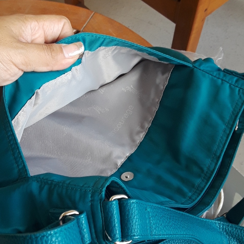 Everything Crossbody - Picture 4 of 4